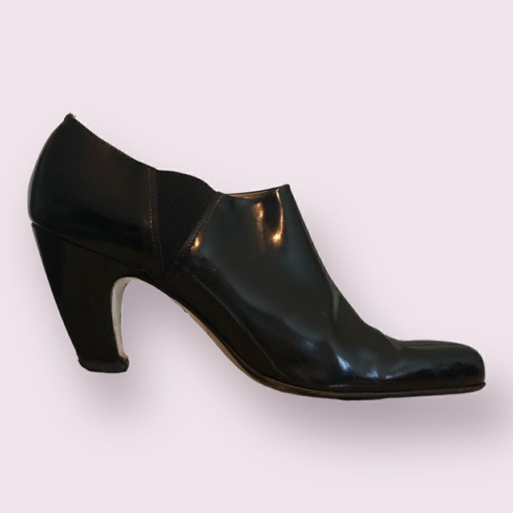 𝅺walter steiger • patent leather ankle booties